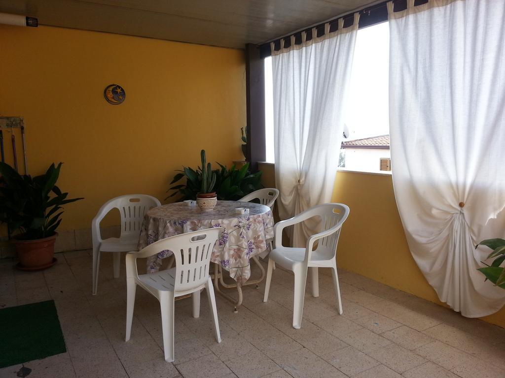 La Via Del Mare - Acireale Centro Storico Apartment Ruang foto