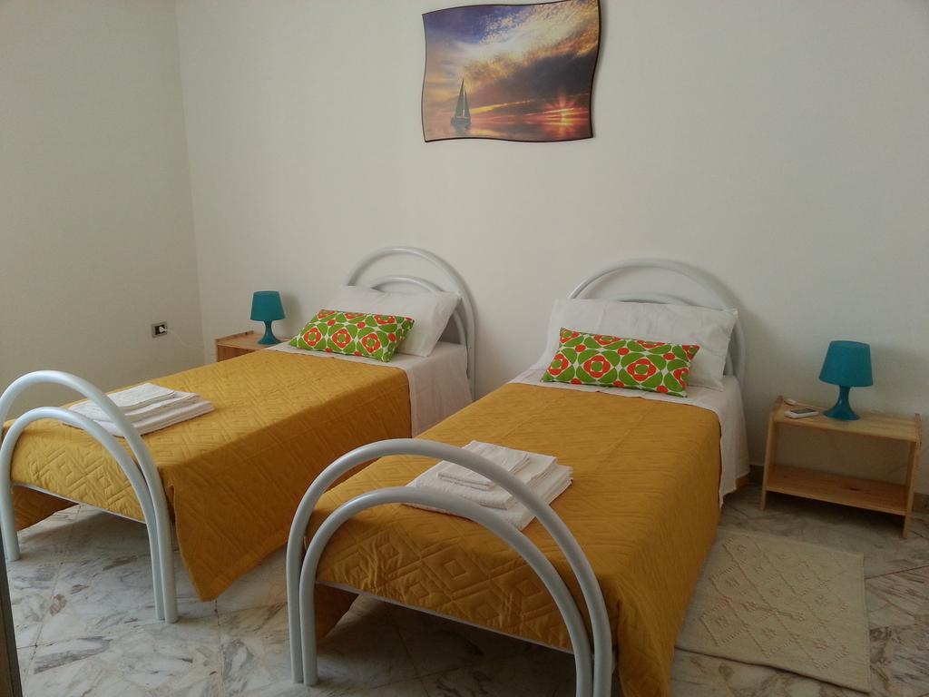 La Via Del Mare - Acireale Centro Storico Apartment Ruang foto
