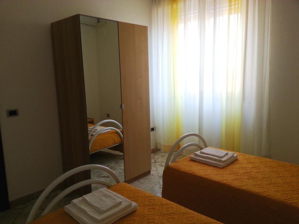La Via Del Mare - Acireale Centro Storico Apartment Ruang foto