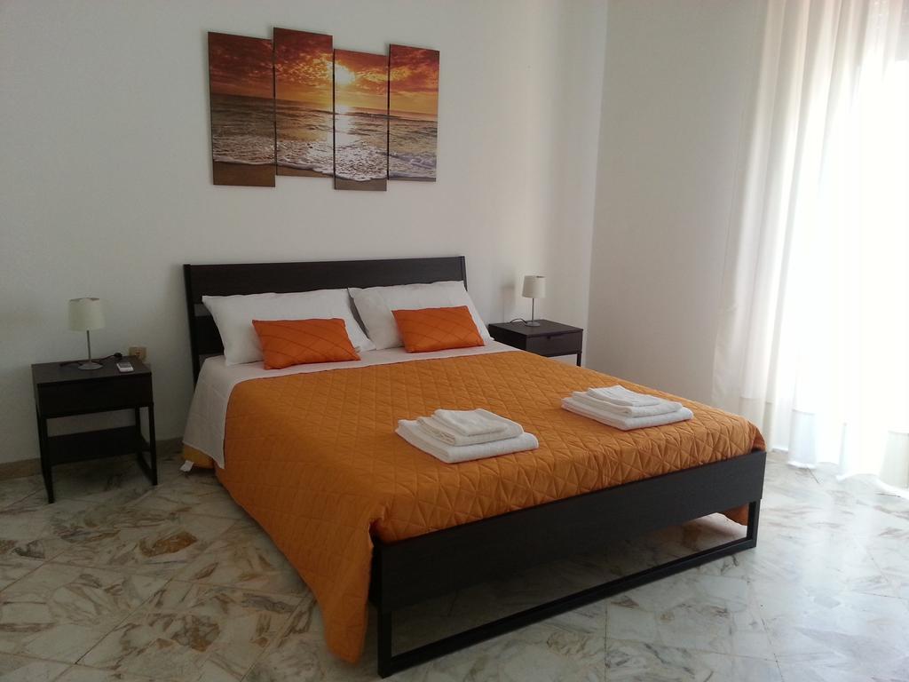 La Via Del Mare - Acireale Centro Storico Apartment Ruang foto