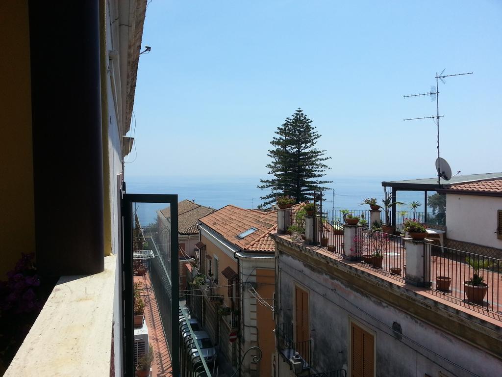 La Via Del Mare - Acireale Centro Storico Apartment Ruang foto