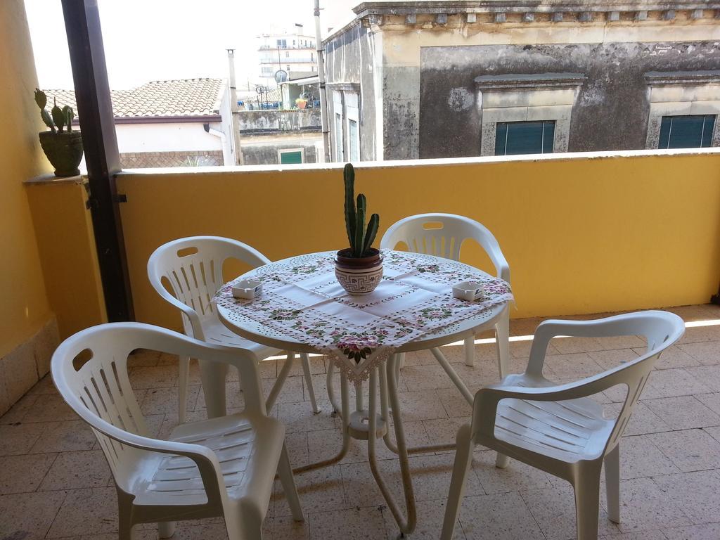 La Via Del Mare - Acireale Centro Storico Apartment Ruang foto