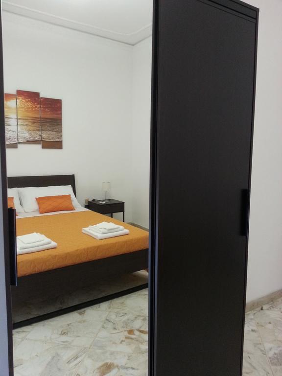 La Via Del Mare - Acireale Centro Storico Apartment Ruang foto