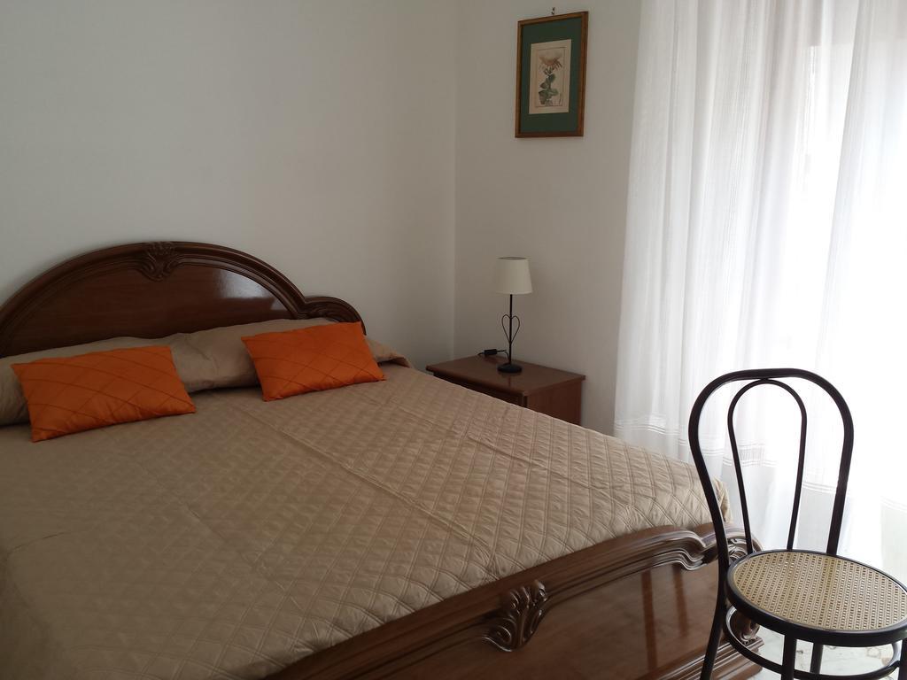 La Via Del Mare - Acireale Centro Storico Apartment Bagian luar foto